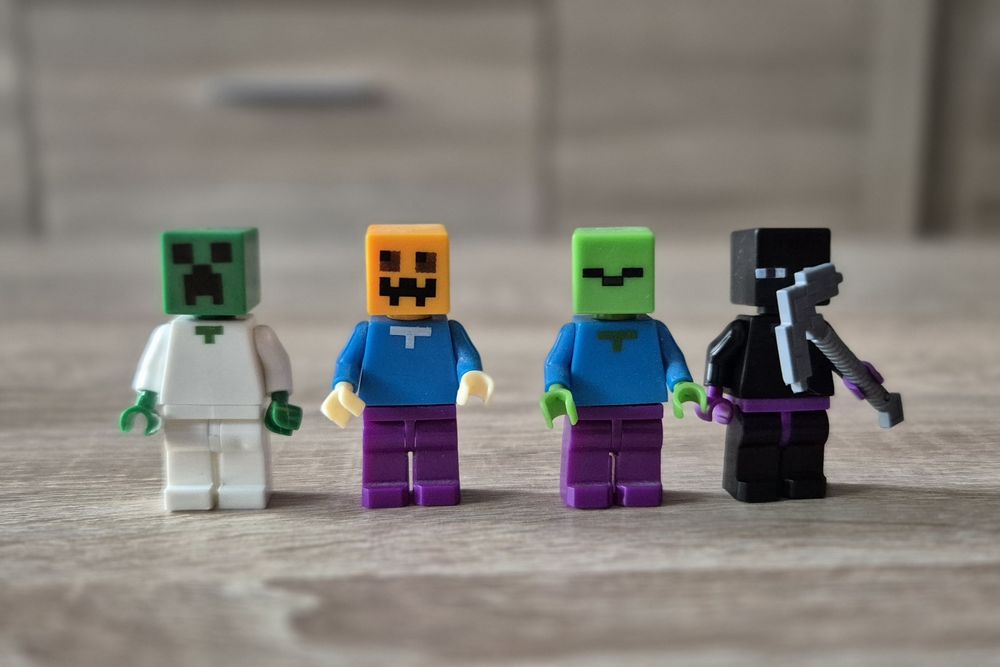 4 figurki LEGO Minecraft