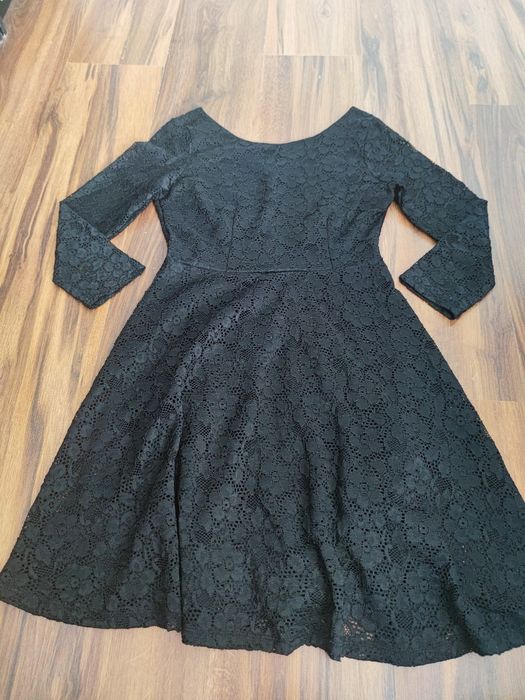 Sukienka koronkowa z rękawkiem 3/4