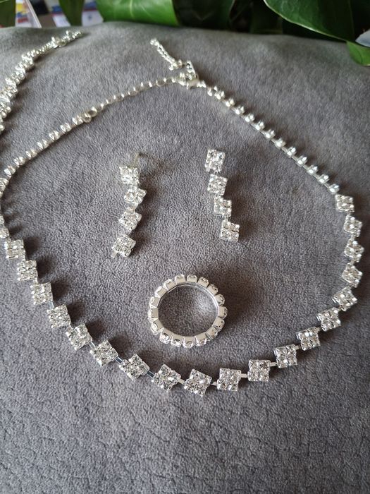 Lindo conjunto colar, brincos,pulseira e anel