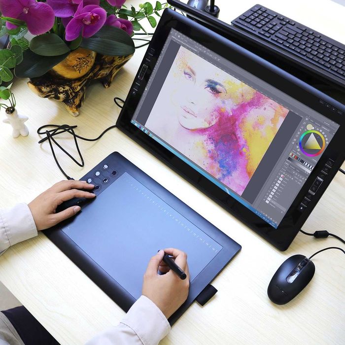 Profesjonalny Tablet Graficzny z Przyciskami i Bezprzewodowym Rysikiem