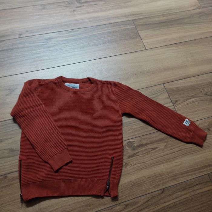 Sweterek r.  122 Reserved