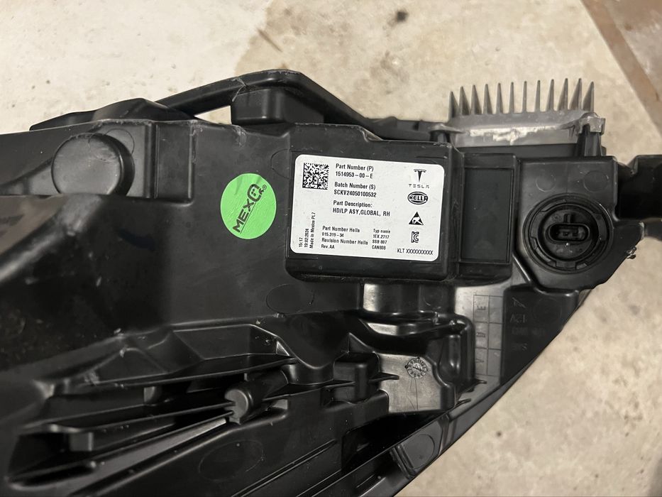 Фара передня tesla Y