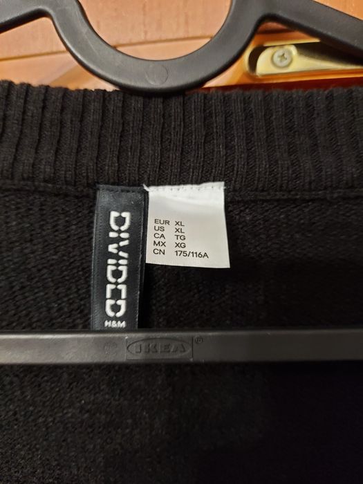 Krótki sweterek w romby marki H&M