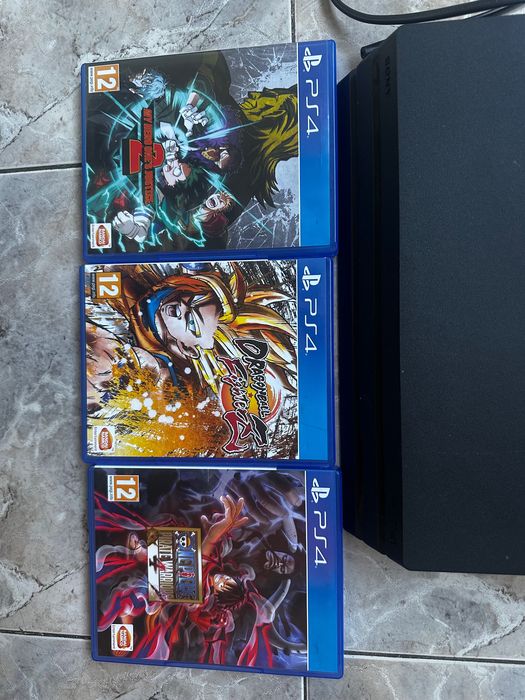 PS4 Slim + comando + 3 jogos