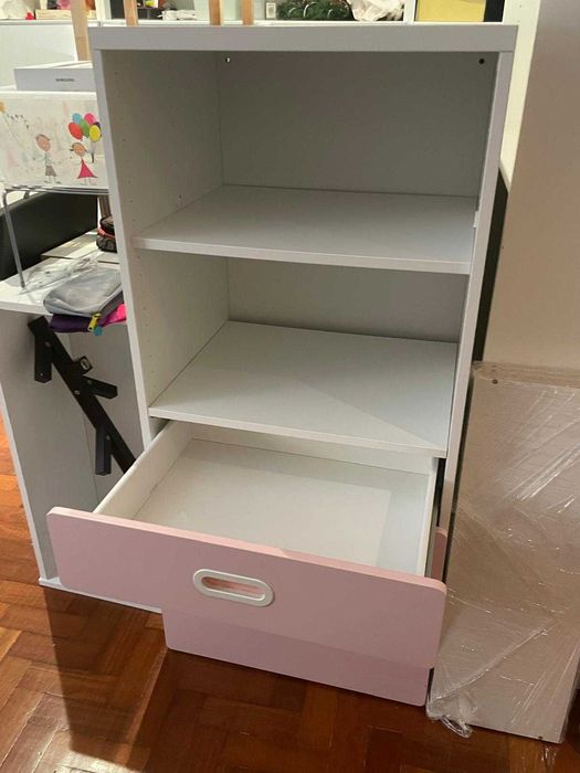 IKEA Móvel, gavetas rosa