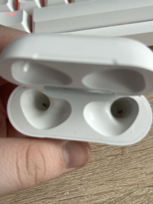 Airpods 3 26% правый наушник не роботает