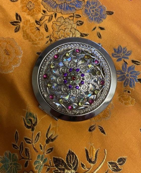 Зеркало косметическое