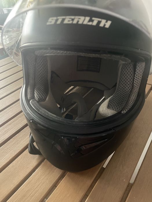 Capacete de mota stealth