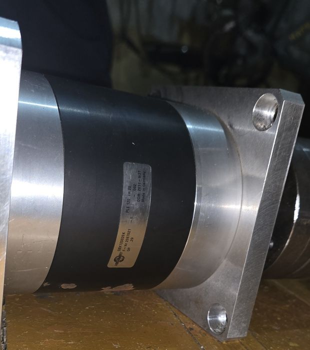 Silnik Synchroniczny Serwo Schneider Electric BMH1403P32F2A