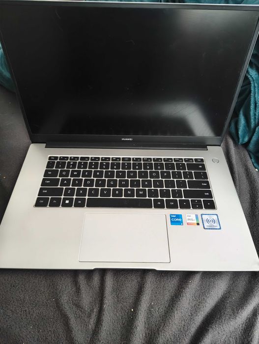 Laptop do biura lub lekkiego grania Huawei
