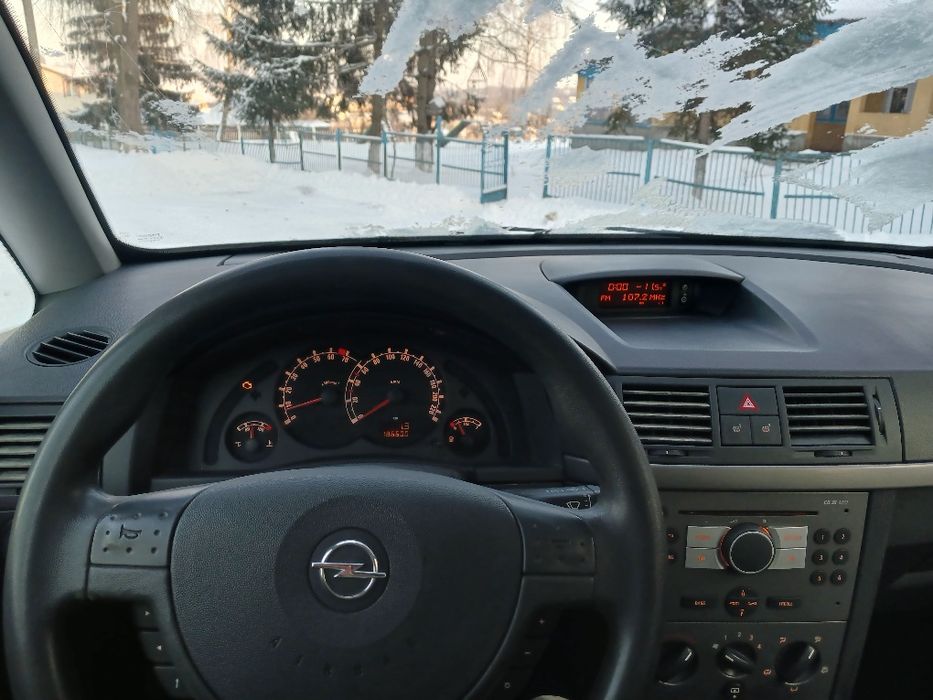 Продам власний автомобіль Opel Meriva