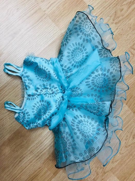 Платье шикарное нарядное для маленькой принцессы новое 6-9 мес.