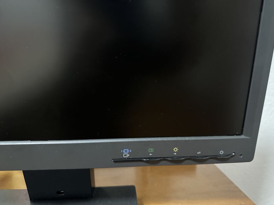 Monitor Lenovo com cabo