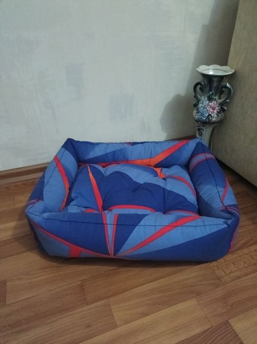 Лежанки, матрасіки для котів, собак