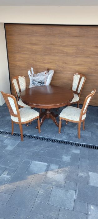 Крісло дерев'яне.