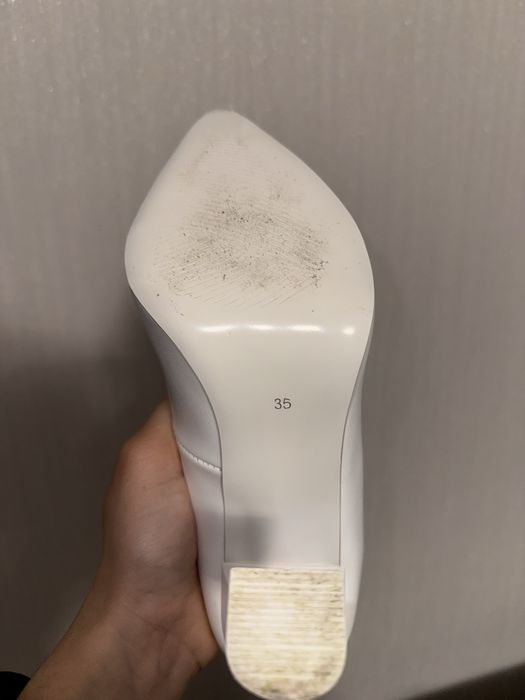 Продам туфлі на високих підборах.