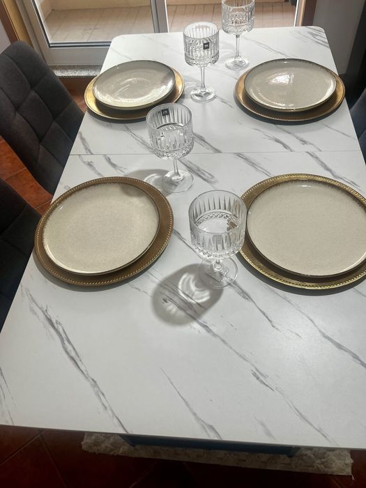 Mesa jantar e 4 cadeiras
