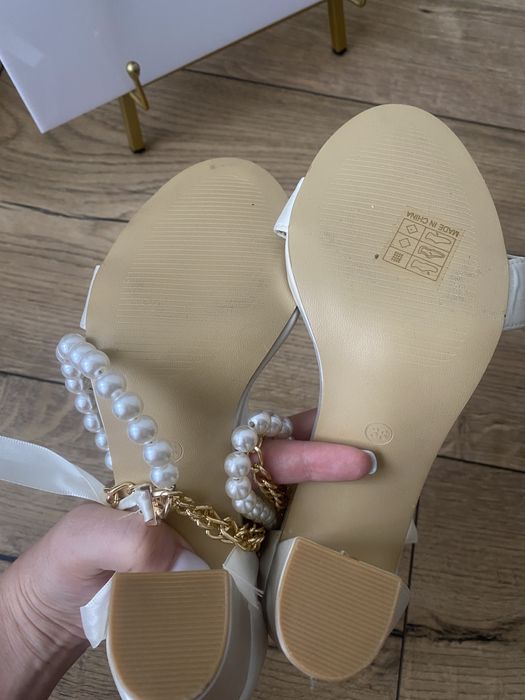 Весільні босоніжки 38 розміру