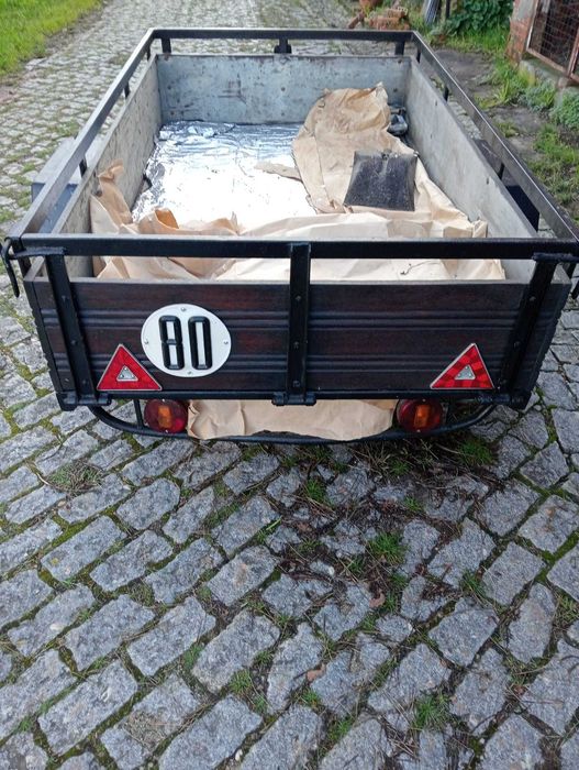 Reboque  Atrelado 1,10 cm largura comprimento 1,85 cm 0,35cm altura