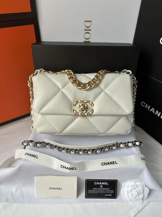 Torebka Chanel Flap Bag 19 White