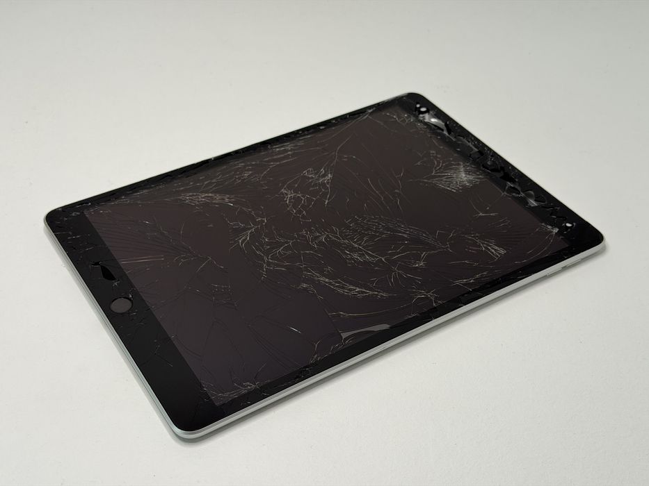 iPad 9. gen. (A2602) - 64GB - zbity - faktura VAT 23%