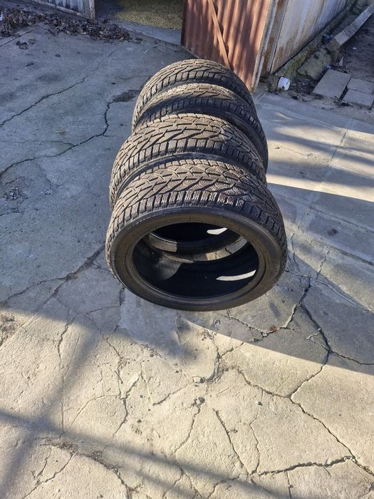 Продам зимову  гуму (4шт)