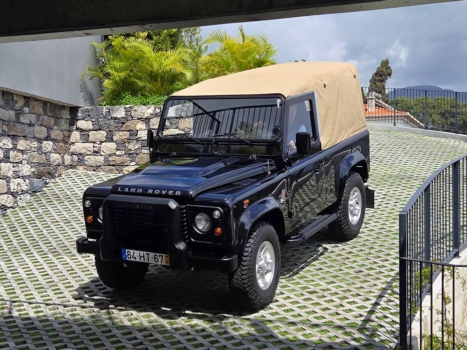 Land Rover  Defender Black Edition