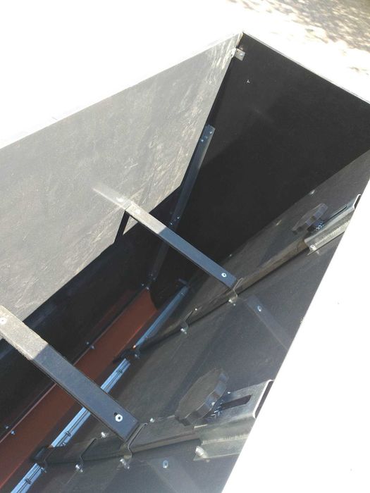 Polietylenowy AUTOMAT skrzynkowy dla 36 tuczników - karmnik na sucho