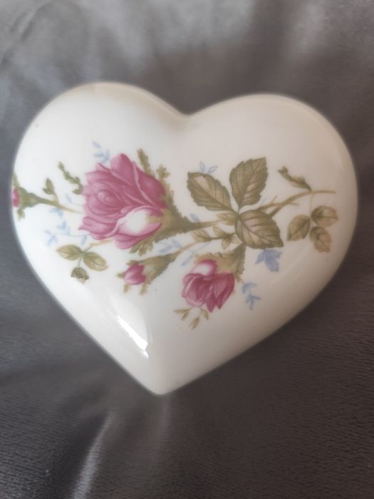 Szkatułka porcelanowa