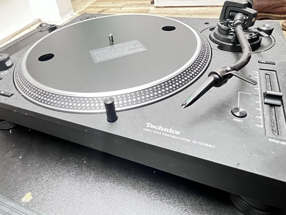 Dj Technics sl1210 mk7 com agulha