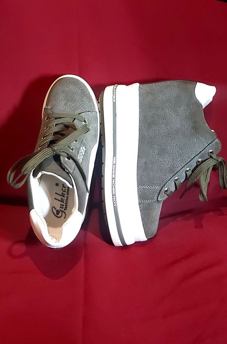 Ботиночки деми на танкетке.Качество!В идеальном состоянии. Описание,