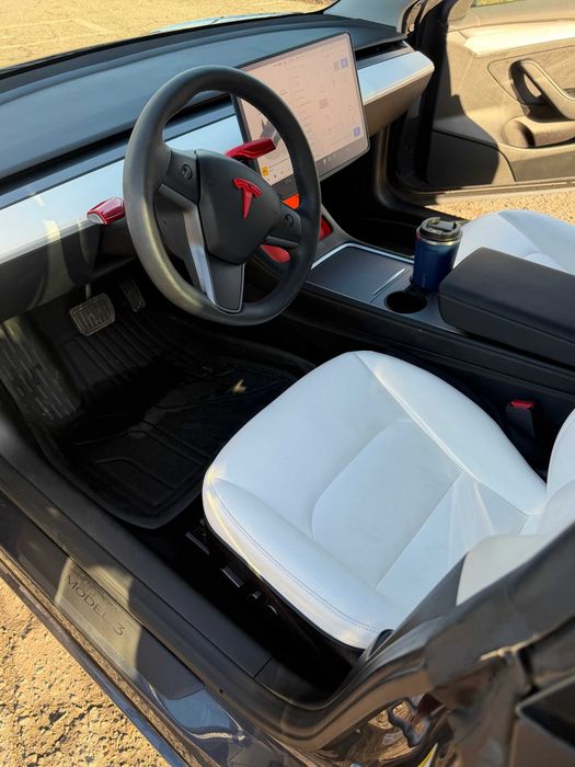 Tesla 3 RWD rok 2023 przy obecnych cenach paliwa - jazda za darmo