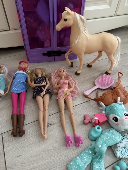 Кукли barbie та шкаф одягу