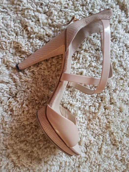 Продам женские босоножки