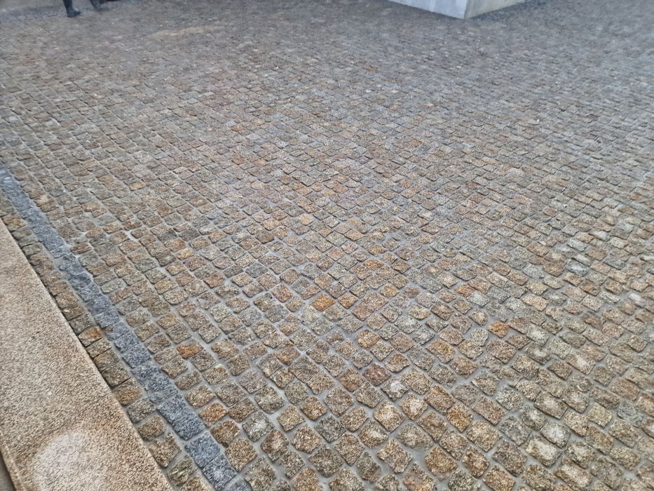 Pavimentos em granito natural