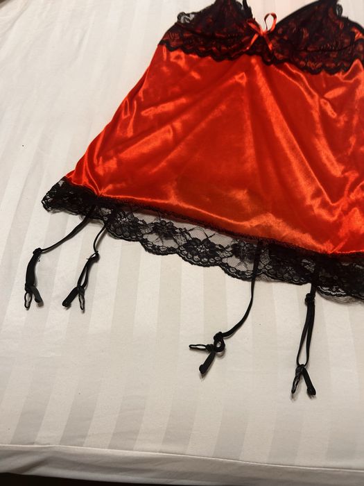 Сексуальний червоний пеньюар