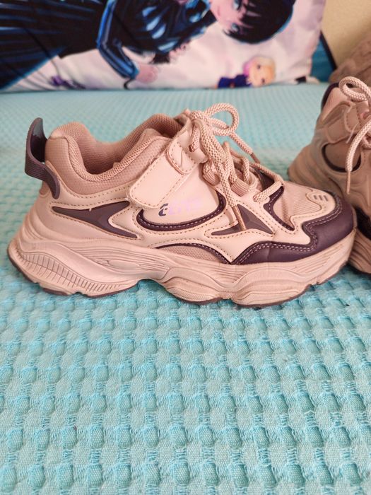 Кроссовки на девочку