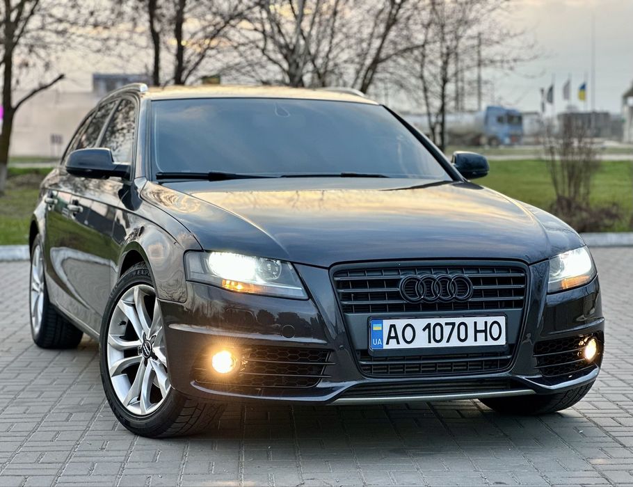 AUDI A4 b8 2.0 дизель  2011 р.
