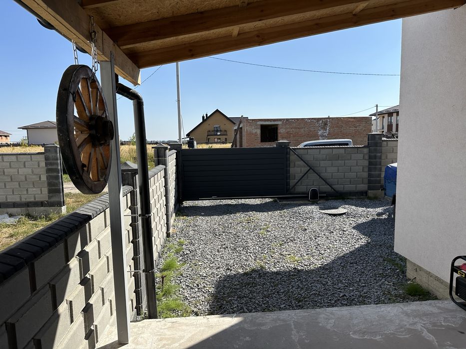 Продам сучасний котедж з гаражем і ремонтом