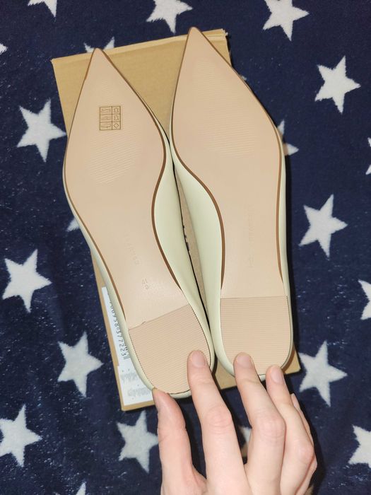 Шкіряні балетки Reserved, молочний, гострий носок, бантики, нові|40-41