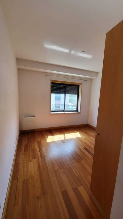 Excelente Apartamento T2 com dois parqueamentos, arrecadação, Alto dos Moinhos, São Domingos de Benfica, Lisboa.