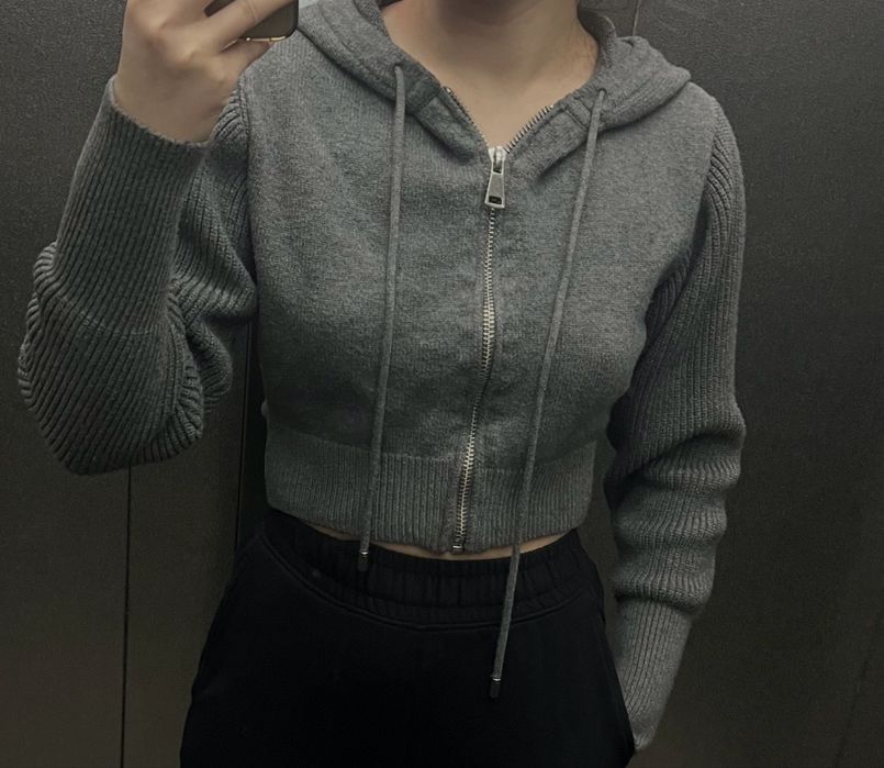 Вкорочений светр zara із капюшоном, у гарному стані, розмір с