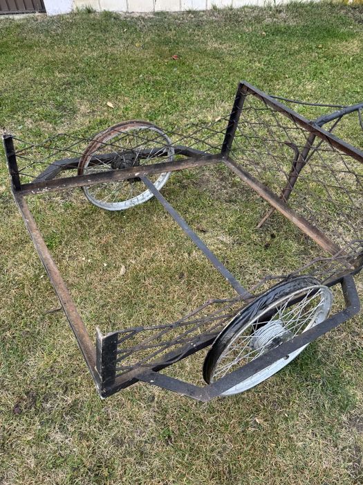 Wózek metalowy do ogrodu i nie tylko
