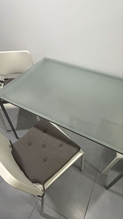 Mesa de vidro com 3 cadeiras Ikea