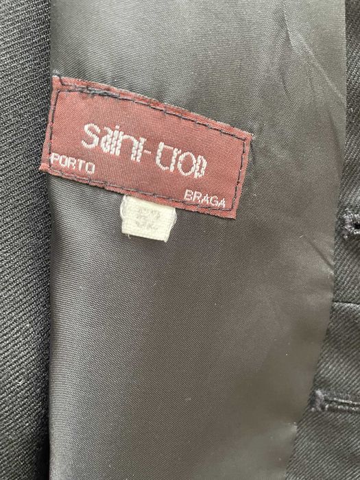 Traje académico para estudante universitário