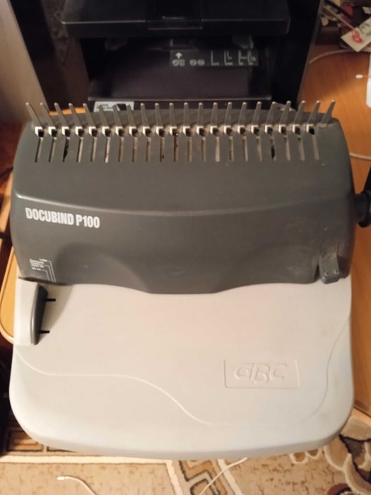 прилад для скріплення документів