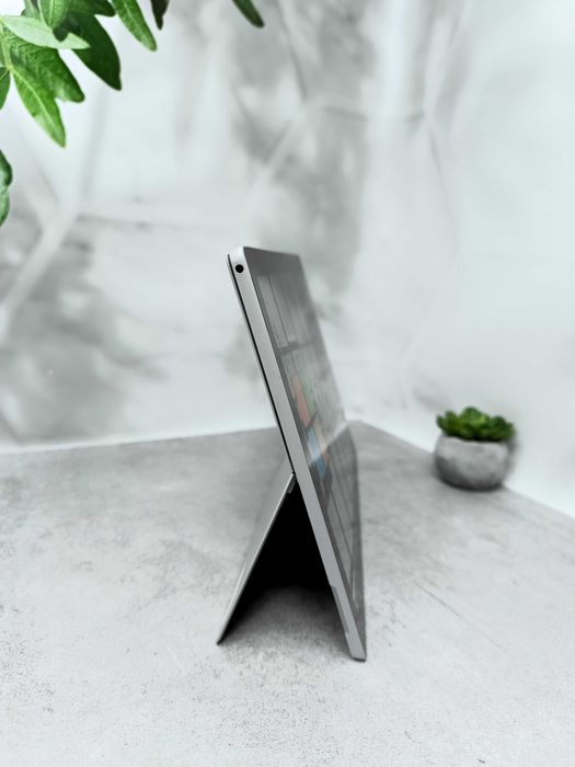 Планшет Microsoft Surface Pro 4/i5-6300U/4GB/128 GB/12.3"/3K/2736x1824