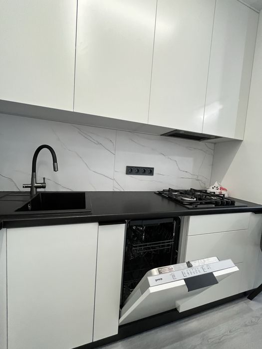 Центр міста.ЖК закритого типу,1.5кімн.стильна,укомпоектов.гардеробна.