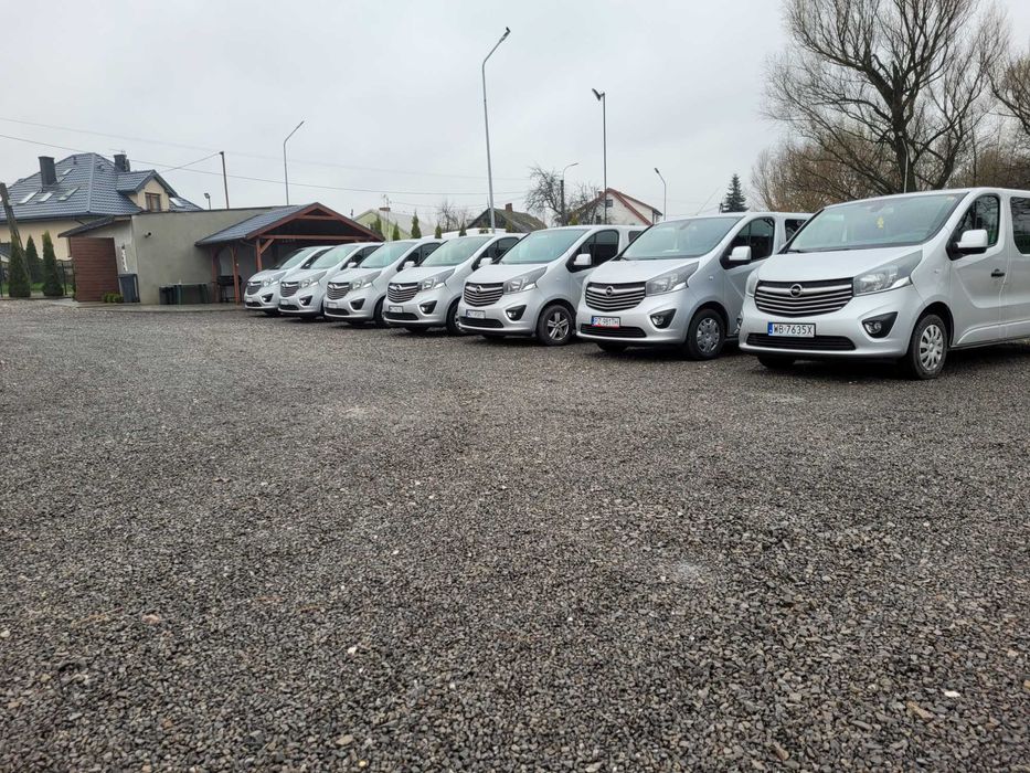 Wypożyczalnia samochodów 9-osobowy