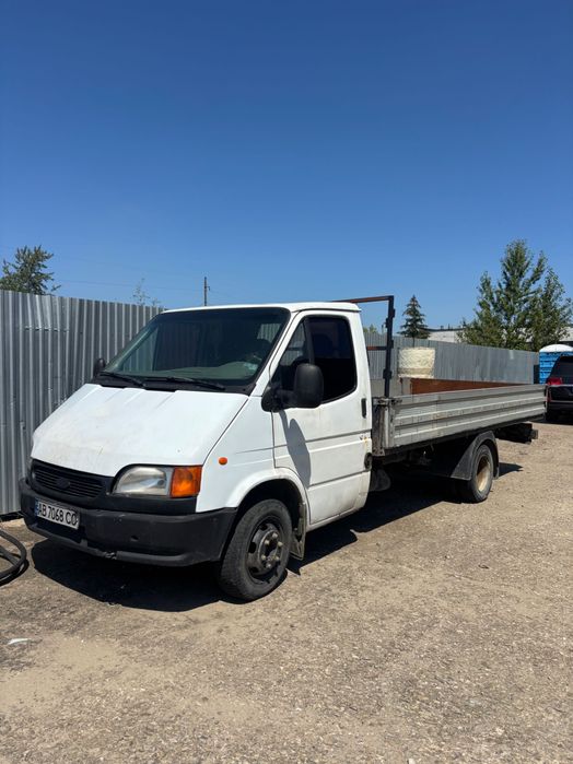 Машина Ford Transit